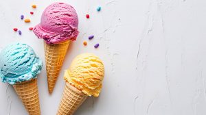 Tre coni gelato colorati