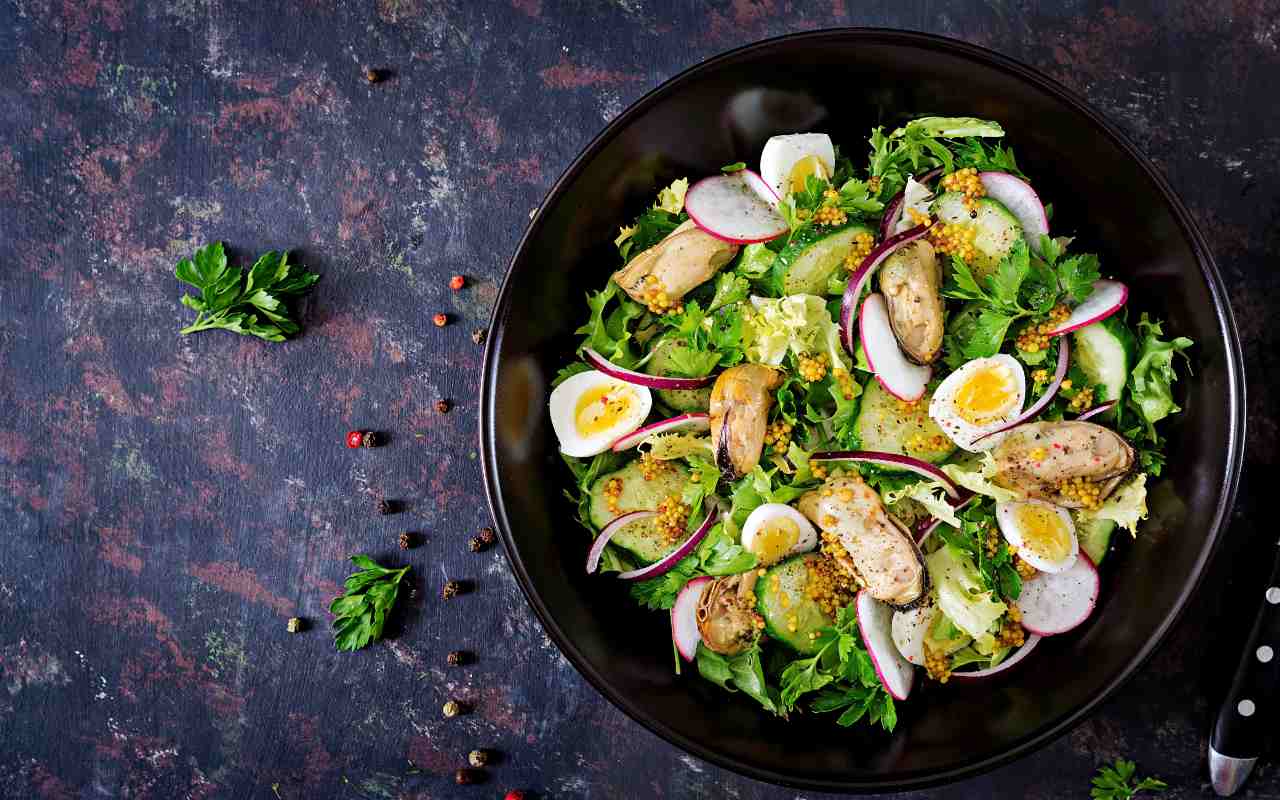 Insalata patate, uova e avocado