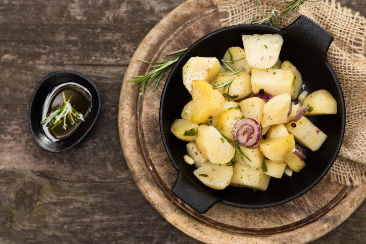 Insalata di patate croccanti