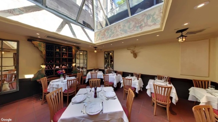 Vista degli interni del ristorante Becco di Joe Bastianich
